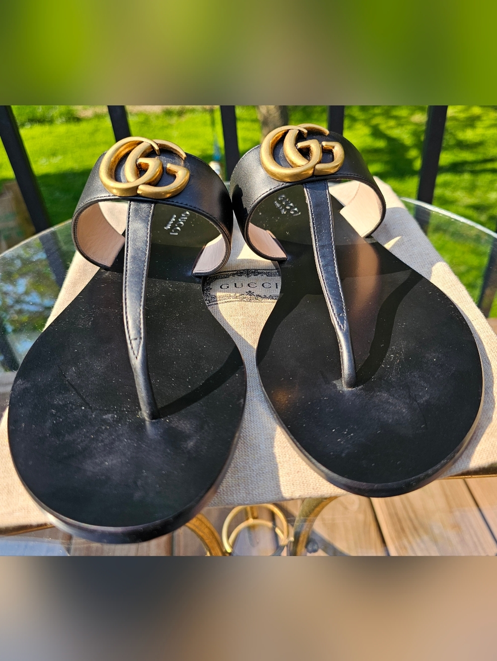 Gucci Black Leather Thong Sandals with Gold Double G